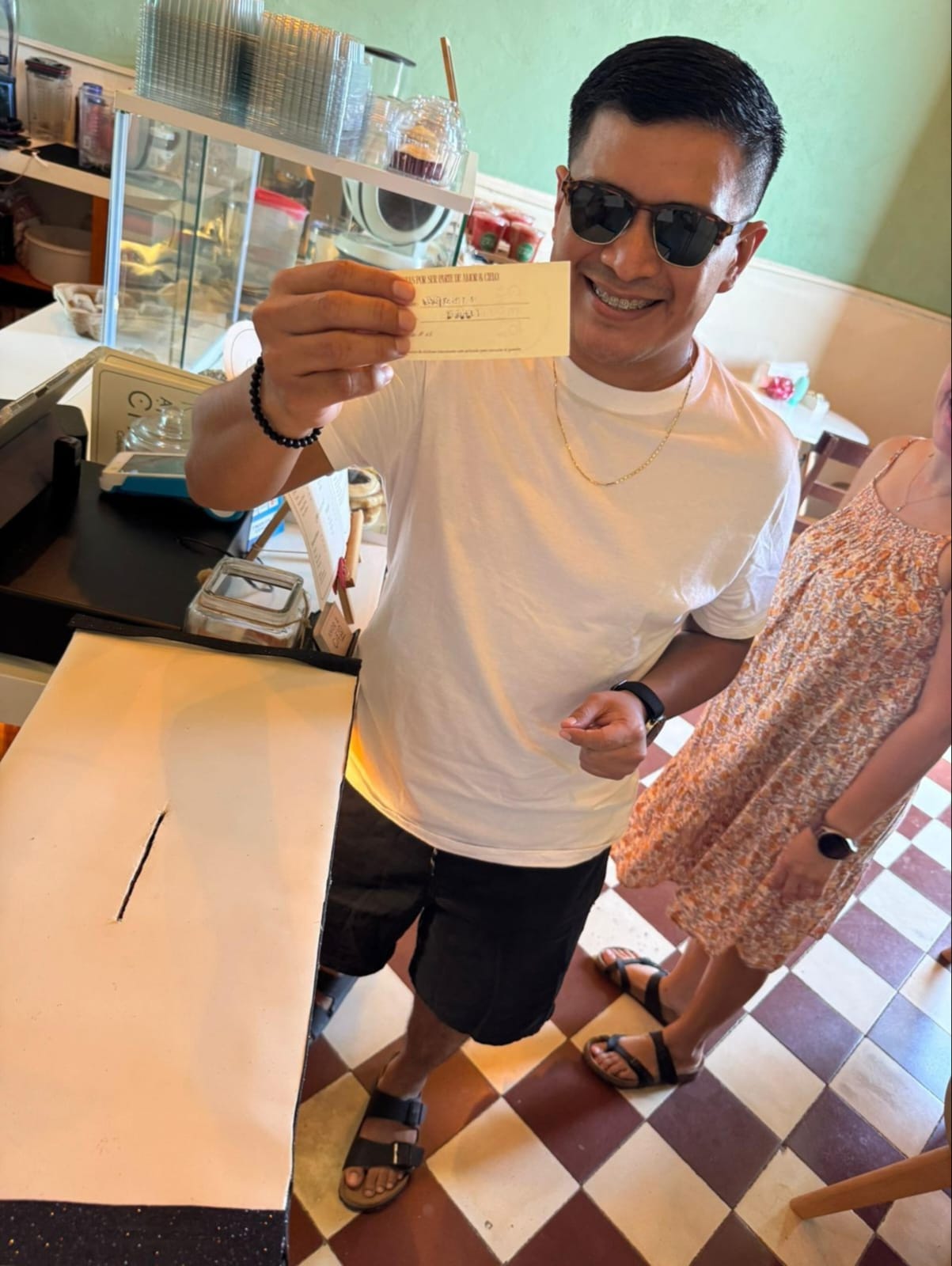 Cliente ganador del sorteo de aniversario